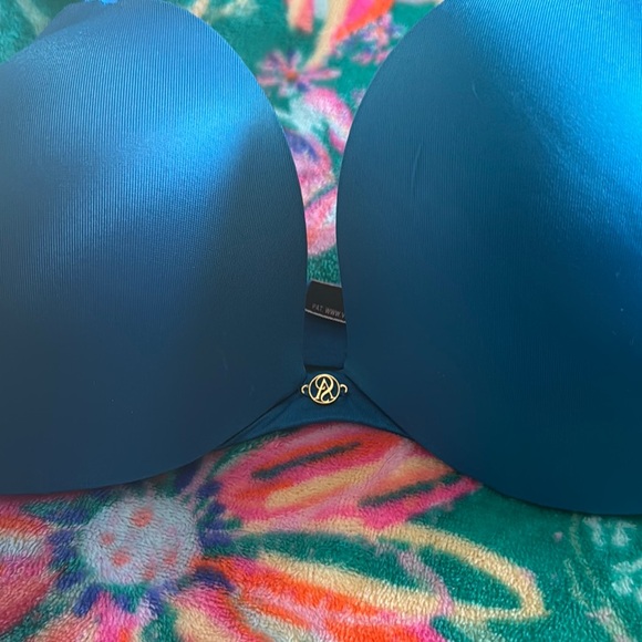 Victoria’s Secret 34C bra #057 - Picture 2 of 5